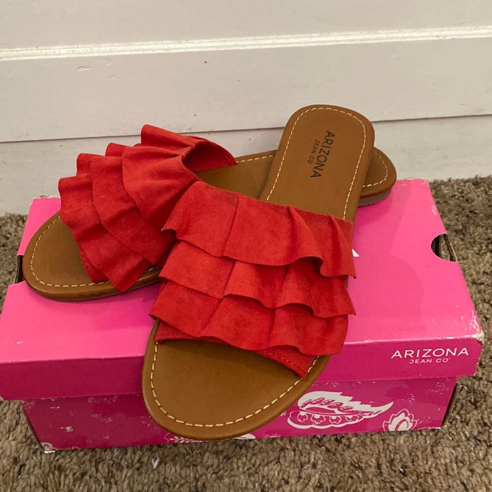 NEVER WORN Arizona Giaa red ruffle flat size 7.5